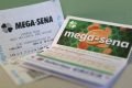 Na fotografia colorida são apresentados bilhetes da mega-sena