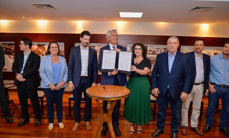 Governador Ronaldo Caiado durante assinatura do pacto pelo desmatamento ilegal zero em Goiás