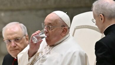 Papa Francisco é internado em Roma após crise de bronquite