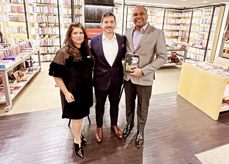 João Costa prestigia o lançamento do livro “Os Guardiões do Sul”, de Marcio Alves Martins em São Paulo