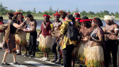 Bíblia é traduzida para idioma tribal após 60 anos em país muçulmano