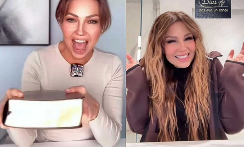 Thalía evangeliza e distribui 500 Bíblias a fãs: ‘Desejo que Deus colocou no meu coração’